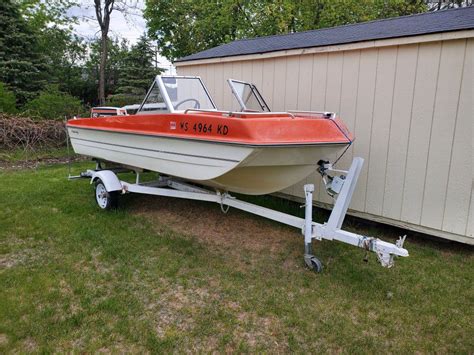 Used yar craft boats for sale craigslist - The 2425 Escape is a wonderful do everything boat from fishing to entertaining. It is big enough to handle the Great Lakes yet small enough to trailer to your local lake. This boat has a White Hull with the White Armour Coat for the Deck/Interior, Westport Blue waterline strip and Grey Upholstery Factory installed options we had …